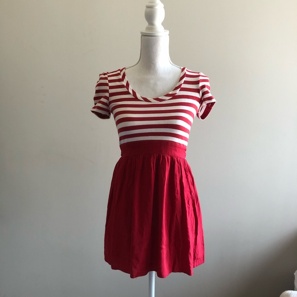 LAST CHANCE - CLOSET CLEANOUT. Red stripe short sleeve a-line dress